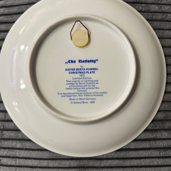 Sister Berta Hummel Plates Limited Edition | 1972, 1973, 1975, 1976, 1978, 1979 - Picture 4 of 12